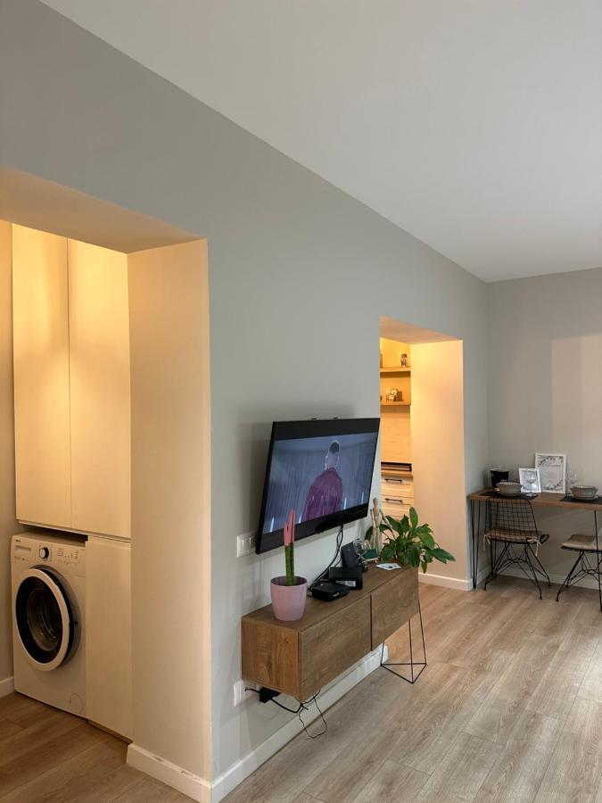 4Seasonsgea , Deluxe Studio , City Centre , Тирана Экстерьер фото