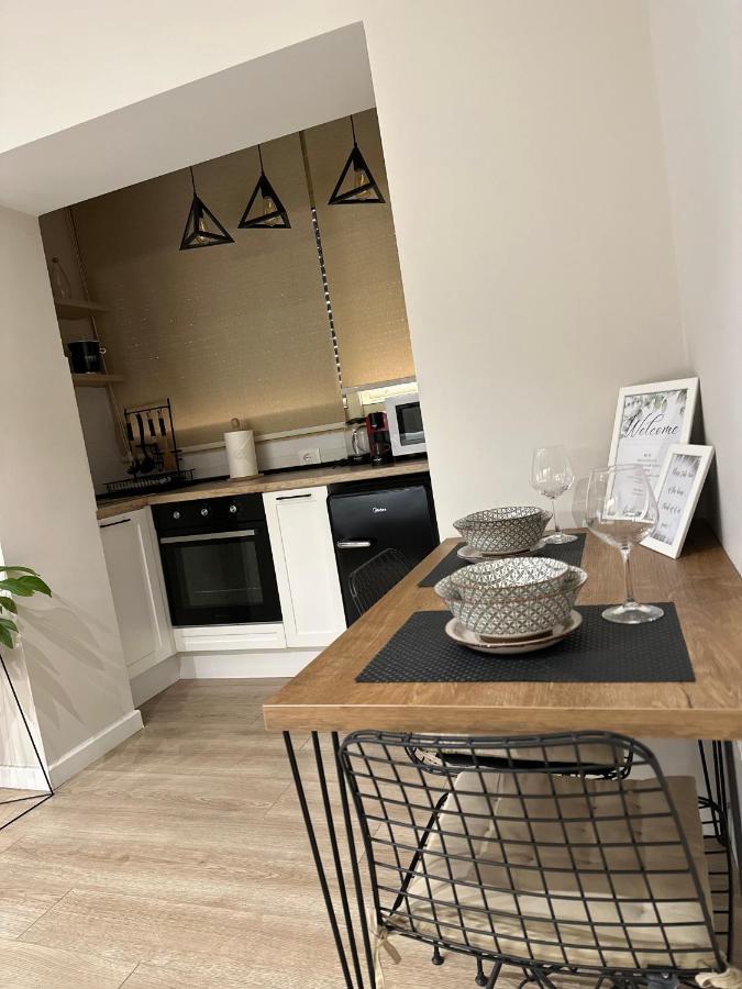 4Seasonsgea , Deluxe Studio , City Centre , Тирана Экстерьер фото