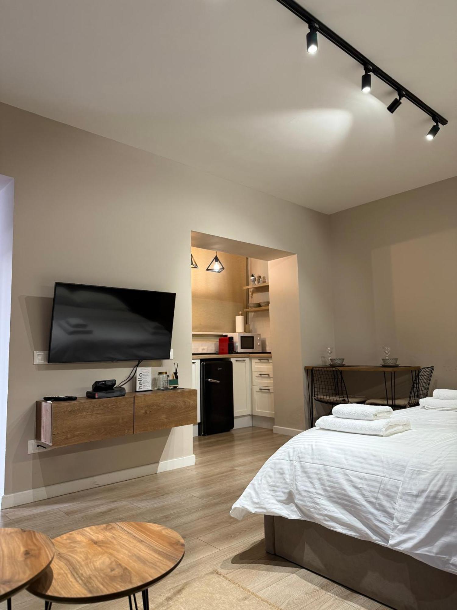 4Seasonsgea , Deluxe Studio , City Centre , Тирана Экстерьер фото